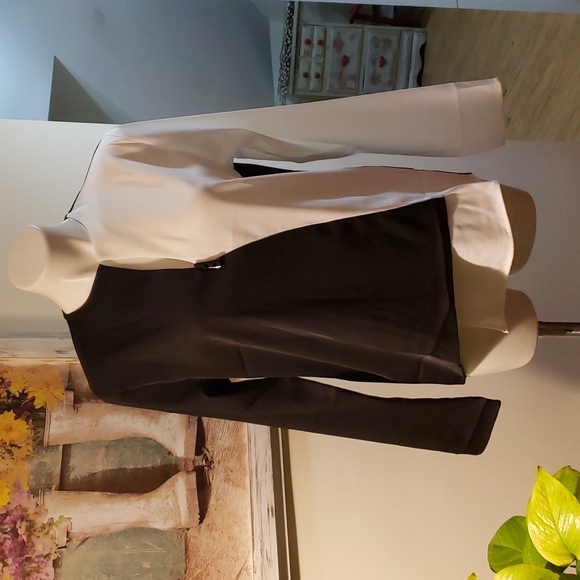 Boutique Tops - Boutique Black/White Blouse